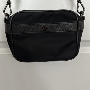Lululemon Now and Aleahs Crossbody Mini